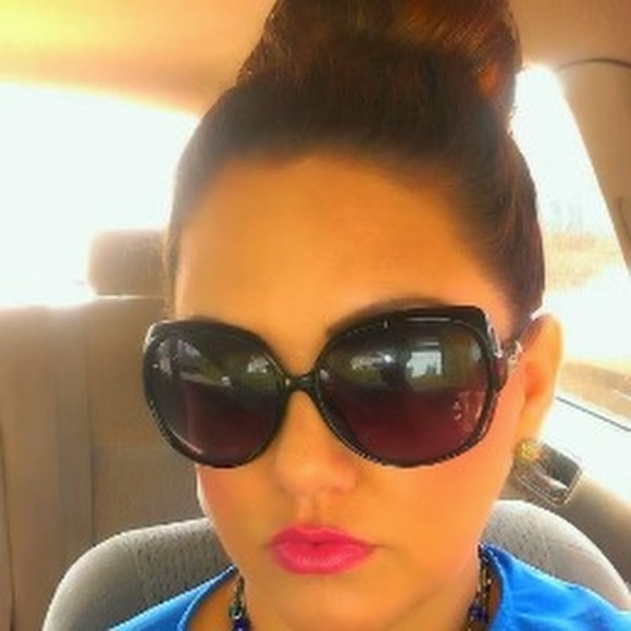 Meet your Posher, Nettie - Picture 1 of 1